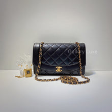画像をギャラリービューアに読み込む, No.2642-Chanel Vintage Lambskin Diana Bag 25cm
