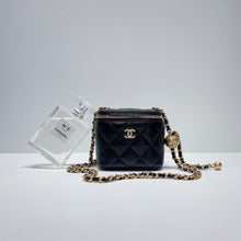 将图片加载到图库查看器，No.3436-Chanel Pearl Crush Clutch With Chain (Brand New / 全新)
