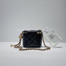 画像をギャラリービューアに読み込む, No.3436-Chanel Pearl Crush Clutch With Chain (Brand New / 全新)
