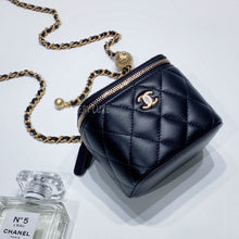 画像をギャラリービューアに読み込む, No.3436-Chanel Pearl Crush Clutch With Chain (Brand New / 全新)
