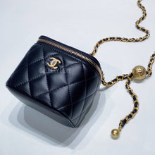 画像をギャラリービューアに読み込む, No.3436-Chanel Pearl Crush Clutch With Chain (Brand New / 全新)
