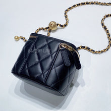 Charger l&#39;image dans la galerie, No.3436-Chanel Pearl Crush Clutch With Chain (Brand New / 全新)
