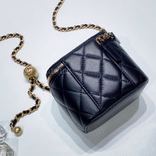 画像をギャラリービューアに読み込む, No.3436-Chanel Pearl Crush Clutch With Chain (Brand New / 全新)
