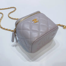 Load image into Gallery viewer, No.3789-Chanel Pearl Crush Clutch With Chain

