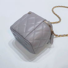 Load image into Gallery viewer, No.3789-Chanel Pearl Crush Clutch With Chain
