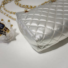 Load image into Gallery viewer, No.2389-Chanel Vintage Lambskin Shoulder Bag
