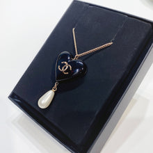 將圖片載入圖庫檢視器 No.3679-Chanel Pearl &amp; Heart Necklace
