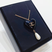 將圖片載入圖庫檢視器 No.3679-Chanel Pearl &amp; Heart Necklace
