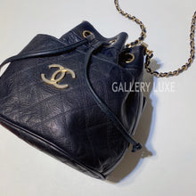 將圖片載入圖庫檢視器 No.3230-Chanel Vintage Calfskin Bucket Bag
