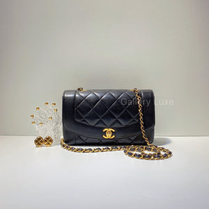 No.2637-Chanel Vintage Lambskin Diana Bag 22cm