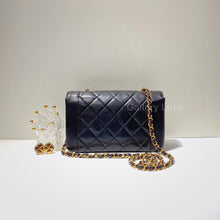 画像をギャラリービューアに読み込む, No.2637-Chanel Vintage Lambskin Diana Bag 22cm
