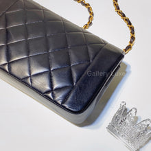 Load image into Gallery viewer, No.2637-Chanel Vintage Lambskin Diana Bag 22cm

