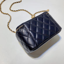 将图片加载到图库查看器，No.3243-Chanel Pearl Crush Vanity With Chain (Brand New / 全新)
