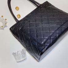 Load image into Gallery viewer, No.2648-Chanel Vintage Caviar Medallion Tote Bag
