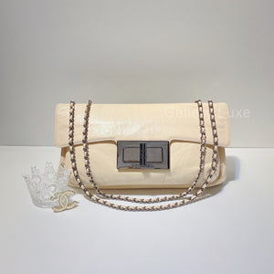 No.2644-Chanel Mademoiselle Lock Shoulder Bag