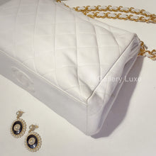 Load image into Gallery viewer, No.2197-Chanel Vintage Caviar Shoulder Bag

