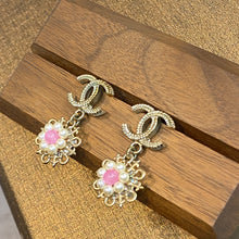Load image into Gallery viewer, No.2394-Chanel Classic CC with Pearl Flower Earrings

