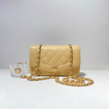 画像をギャラリービューアに読み込む, No.2420-Chanel Vintage Diana Bag 22cm
