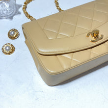 将图片加载到图库查看器，No.2420-Chanel Vintage Diana Bag 22cm
