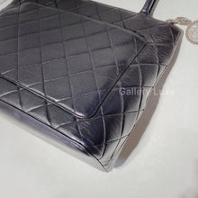 Load image into Gallery viewer, No.2381-Chanel Vintage Lambskin Medallion

