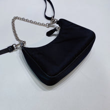 이미지를 갤러리 뷰어에 로드 , No.3575-Prada Re-Edition 2005 Mini Hobo Bag
