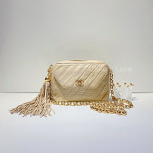 将图片加载到图库查看器，No.2653-Chanel Vintage Lambskin Camera Bag
