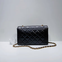 이미지를 갤러리 뷰어에 로드 , No.3817-Chanel Vintage Lambskin Diana Bag 25cm
