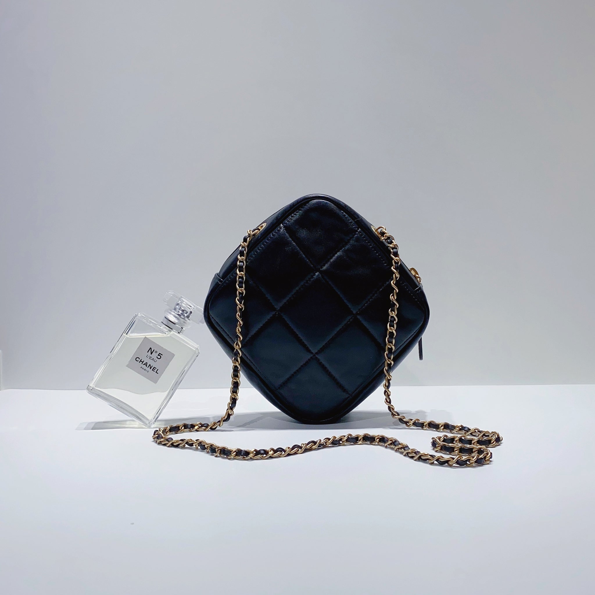 No.3685-Chanel Small Diamond Cut Chain Bag – Gallery Luxe