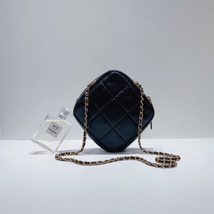 No.3685-Chanel Small Diamond Cut Chain Bag