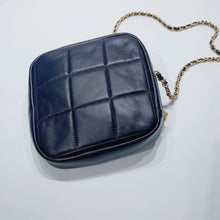 画像をギャラリービューアに読み込む, No.3685-Chanel Small Diamond Cut Chain Bag
