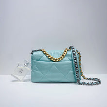이미지를 갤러리 뷰어에 로드 , No.3820-Chanel 19 Small Handbag
