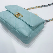 將圖片載入圖庫檢視器 No.3820-Chanel 19 Small Handbag
