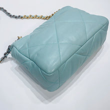 이미지를 갤러리 뷰어에 로드 , No.3820-Chanel 19 Small Handbag
