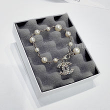 이미지를 갤러리 뷰어에 로드 , No.001315-5-Chanel Crystal Pearl Coco Mark Bracelet
