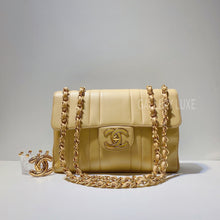 画像をギャラリービューアに読み込む, No.001229-Chanel Vintage Lambskin Jumbo Flap Bag
