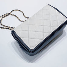 Load image into Gallery viewer, No.3694-Chanel Small Graphic Flap Bag
