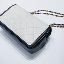 Load image into Gallery viewer, No.3694-Chanel Small Graphic Flap Bag

