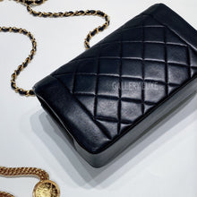 将图片加载到图库查看器，No.3444-Chanel Vintage Lambskin Diana Bag 22cm
