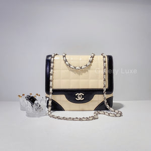 No.2428-Chanel Vintage Patent Flap Bag