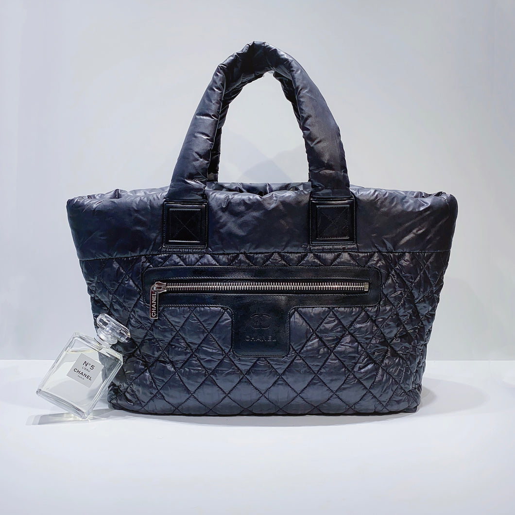 No.3690-Chanel Nylon Coco Cocoon Tote Bag – Gallery Luxe
