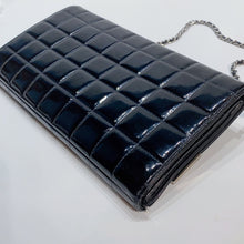 Load image into Gallery viewer, No.001537-Chanel Vintage Patent Clutch With Chain
