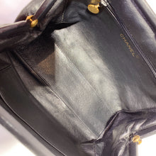 将图片加载到图库查看器，No.2430-Chanel Vintage Kiss-Lock Shoulder Bag
