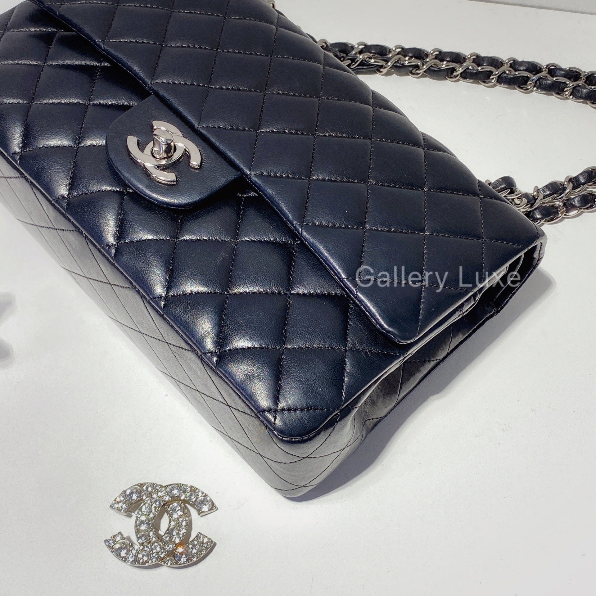 No.2216-Chanel Lambskin Classic Flap Bag 25cm – Gallery Luxe