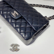 Charger l&#39;image dans la galerie, No.2216-Chanel Lambskin Classic Flap Bag 25cm
