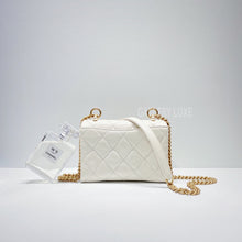 画像をギャラリービューアに読み込む, No.3443-Chanel Pearl Story Accordion Flap Bag
