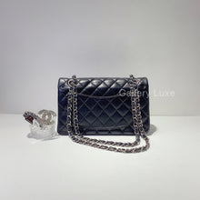 Load image into Gallery viewer, No.2106-Chanel Lambskin Classic Flap 23cm
