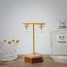 Load image into Gallery viewer, No.2605-Chanel Classic CC with Pearl Earrings
