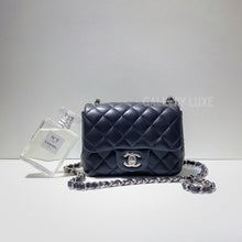 画像をギャラリービューアに読み込む, No.3001-Chanel Lambskin Classic Flap Mini 17cm
