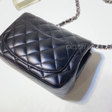 Load image into Gallery viewer, No.3001-Chanel Lambskin Classic Flap Mini 17cm
