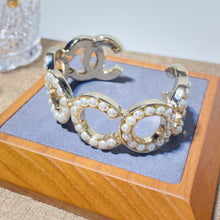 画像をギャラリービューアに読み込む, No.001152-2-Chanel Metal &amp; Glass Pearls Cuff
